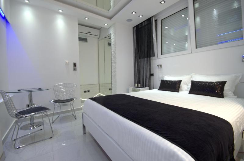 Monroe Apartment - image 3