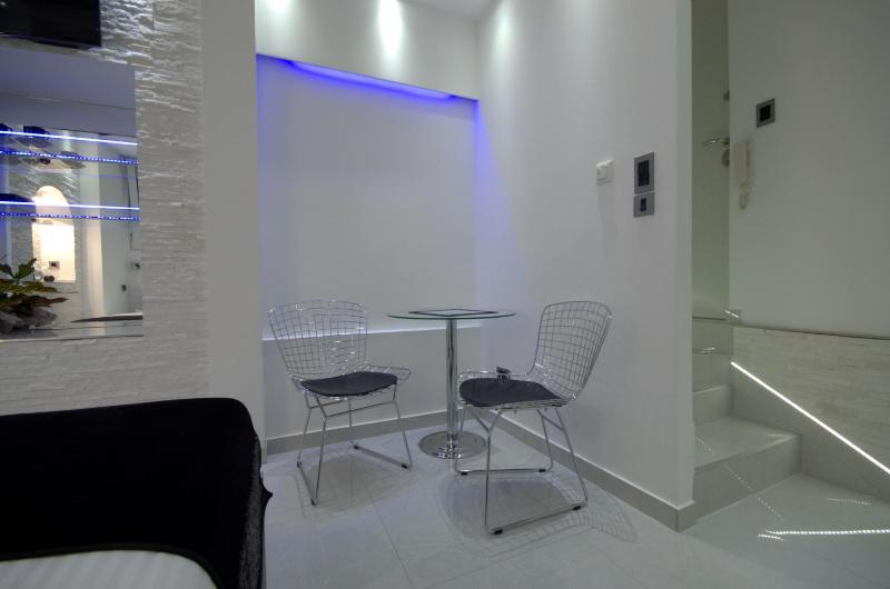 Monroe Apartment - image 14