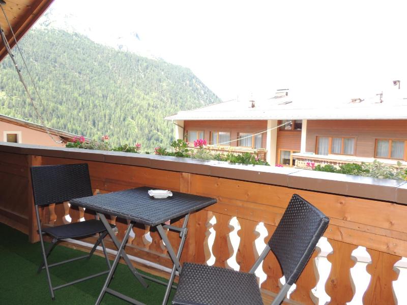 One-Bedroom Apartment with Balcony image 3