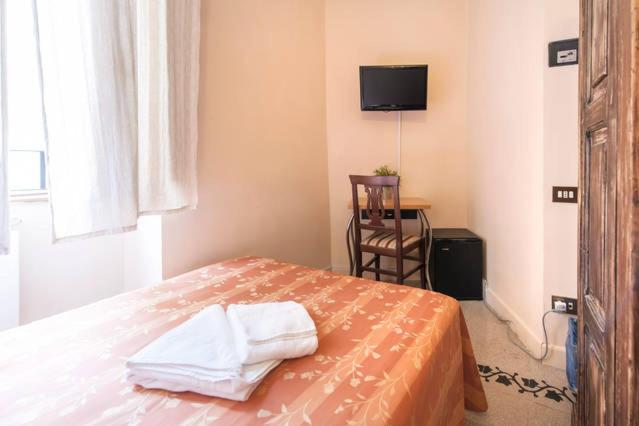 Single Room with Private Bathroom image 2