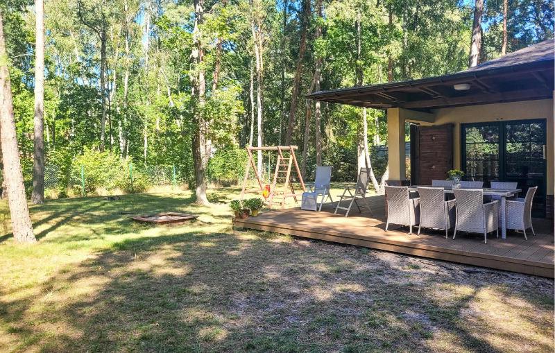 Cozy Home In Pobierowo With Wifi - image 8