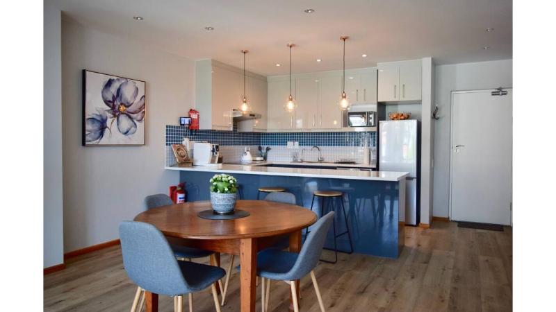 1Bedroom With TableMountain View - image 4