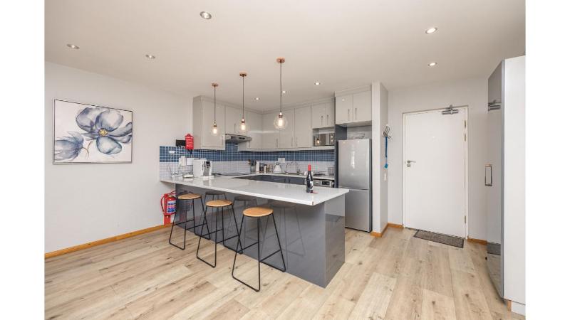 1Bedroom With TableMountain View - image 2