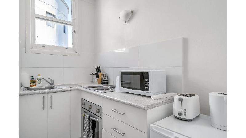 Quaint 1BD on the doorstep of Manly Beach - image 3