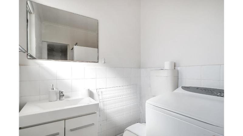 Quaint 1BD on the doorstep of Manly Beach - image 11