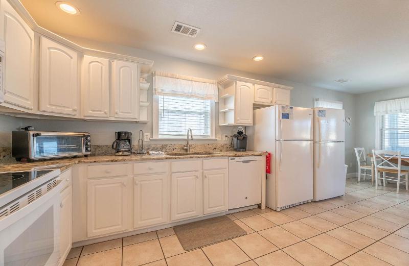 Lollygaggers - KDH MP 9.5 170 Yds to Beach Elevator Pool Cabana Hot Tub Rec Room Pets OK YR Flex Stays - image 25