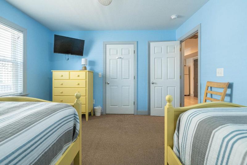 Lollygaggers - KDH MP 9.5 170 Yds to Beach Elevator Pool Cabana Hot Tub Rec Room Pets OK YR Flex Stays - image 36