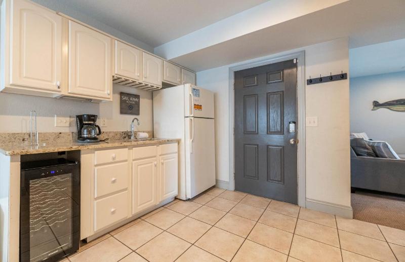 Lollygaggers - KDH MP 9.5 170 Yds to Beach Elevator Pool Cabana Hot Tub Rec Room Pets OK YR Flex Stays - image 29