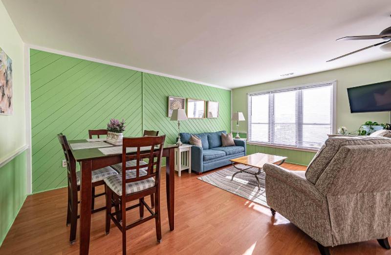 Loggerhead Landing - KDH MP 8.5 2 BR Condo Steps to the Beach Pets OK YR Flex Stays - image 2