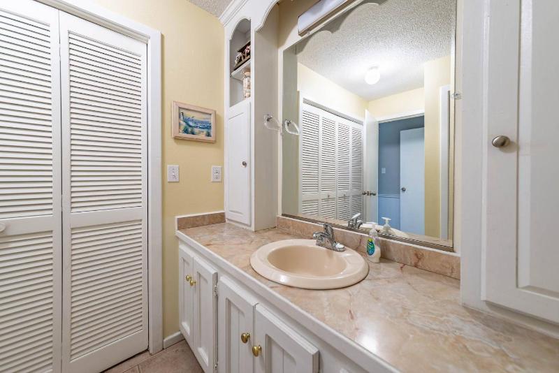 Loggerhead Landing - KDH MP 8.5 2 BR Condo Steps to the Beach Pets OK YR Flex Stays - image 18