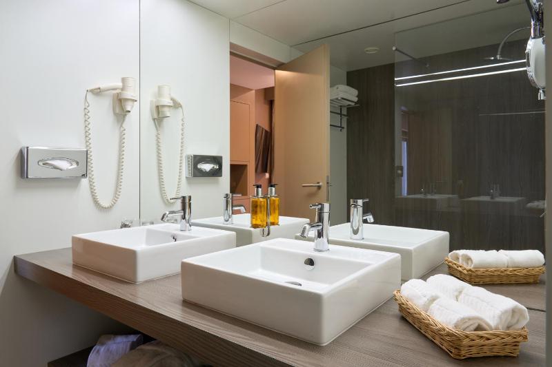 Portus Cale Hotel - image 40