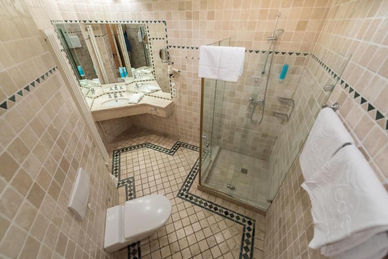 Two-Bedroom Penthouse Apartment with Balcony image 4