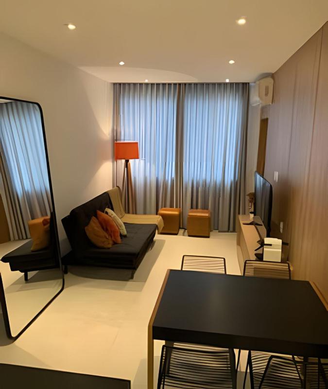Leblon apt reformado 2 quartos perto da praia - image 1