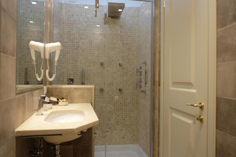 Standard Triple Room image 2