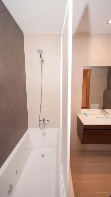 One-Bedroom Apartment image 3