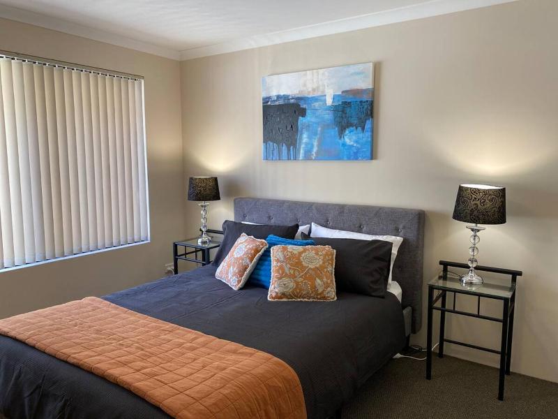 Canning Vale Charming Home - image 9