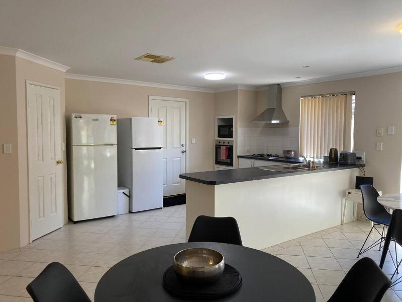 Canning Vale Charming Home - image 11