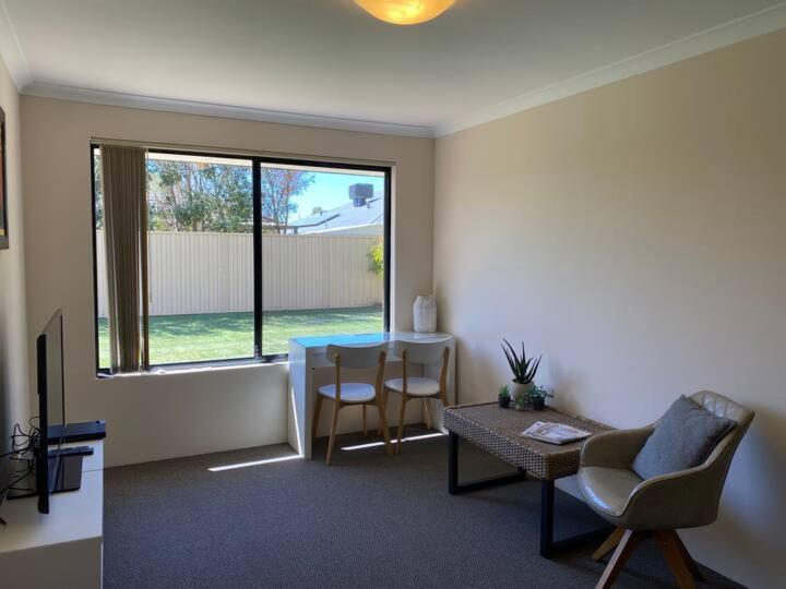 Canning Vale Charming Home - image 7