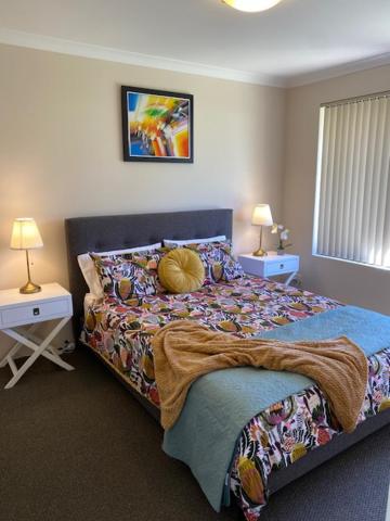 Canning Vale Charming Home - image 12