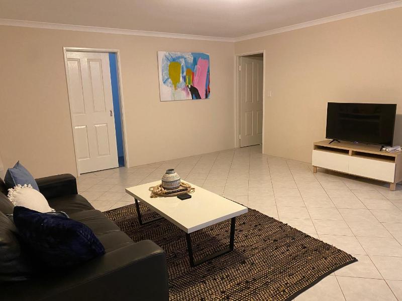 Canning Vale Charming Home - image 3