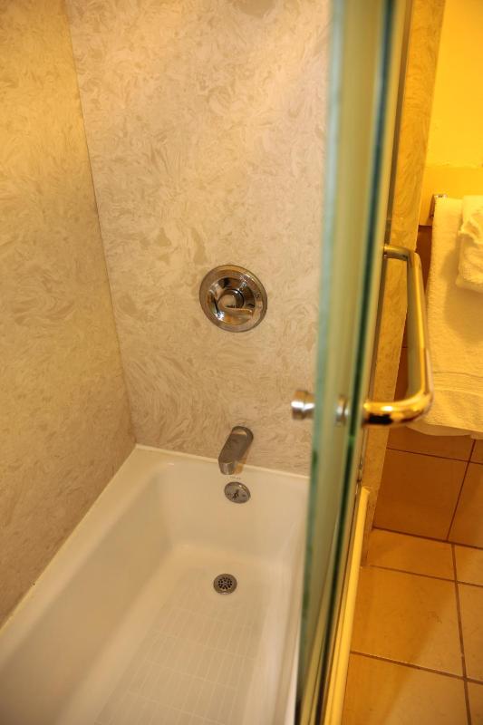 Double Room with Private Bathroom image 4