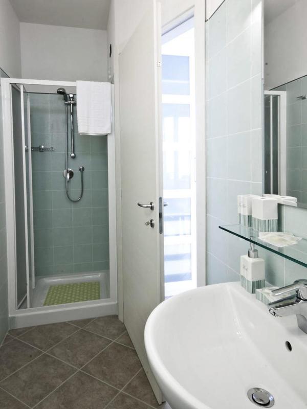 Single Room with Private Bathroom image 3