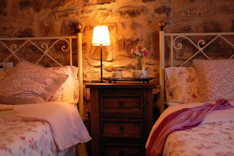 Twin Room with Garden View image 2