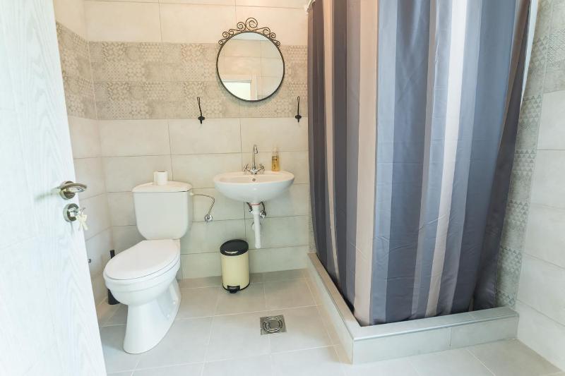 Double Room with Shared Bathroom image 3