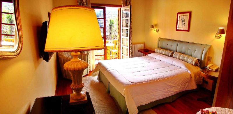 Double Room with Balcony image 1