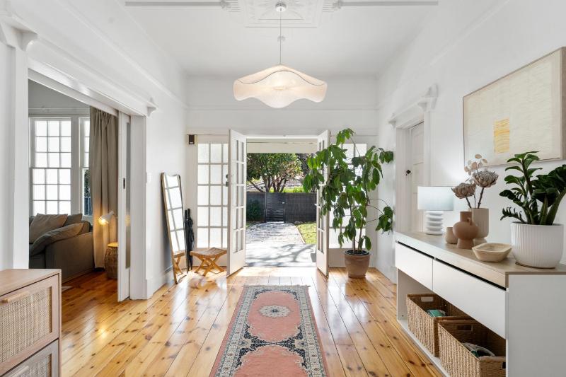 Herringbone Cottage - Unique Garden Escape CBD - image 9