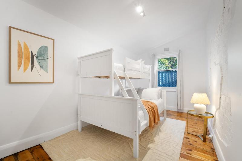 Herringbone Cottage - Unique Garden Escape CBD - image 12