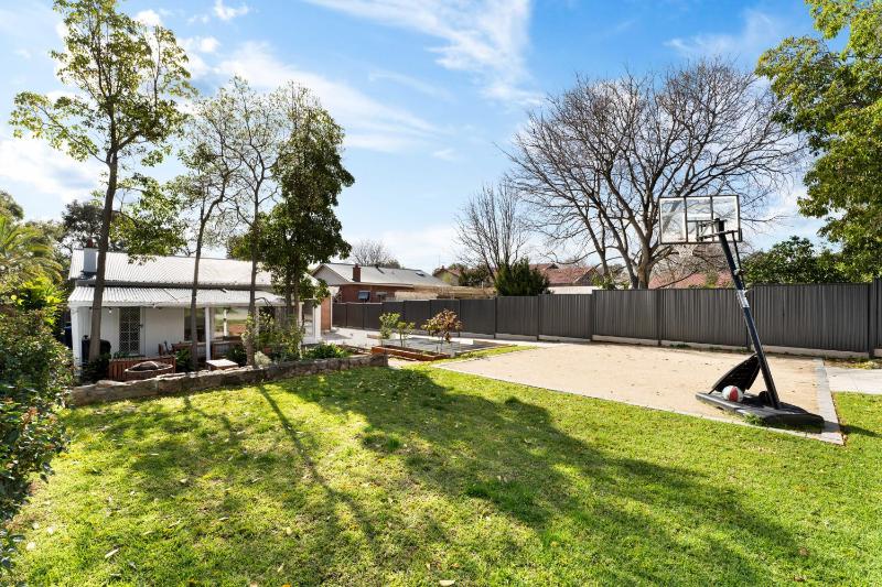 Herringbone Cottage - Unique Garden Escape CBD - image 14