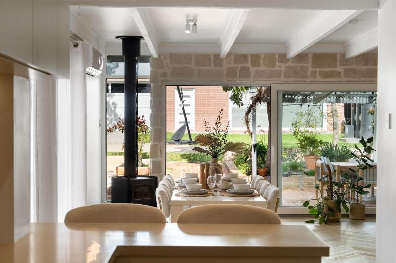Herringbone Cottage - Unique Garden Escape CBD - image 16