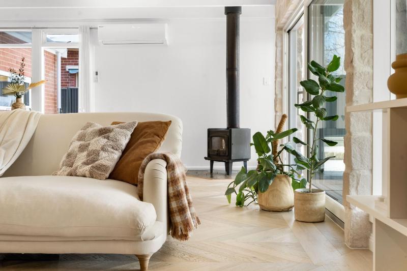 Herringbone Cottage - Unique Garden Escape CBD - image 10