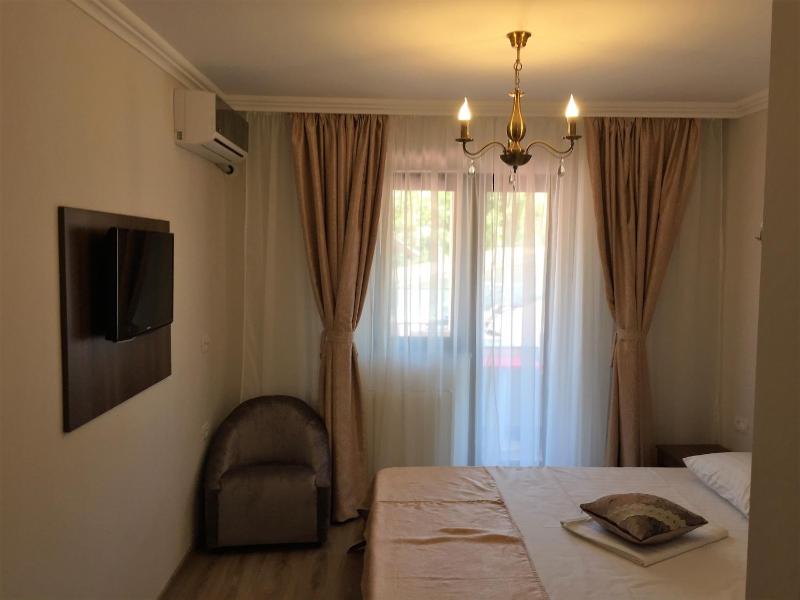 Double Room image 4