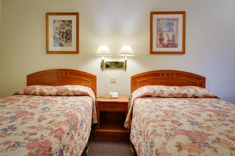 Queen Room with Two Queen Beds image 2