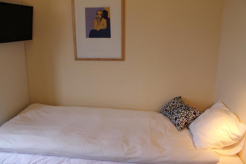 Single Room with Shared Bathroom image 4