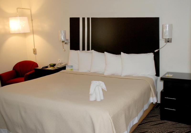 King Room- Non-Smoking image 3