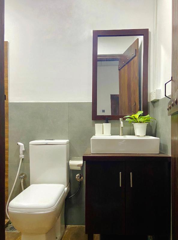 Ski Villa Modern Calm and Cozy Lakeside Villa Rooms Anuradhapura City Sri Lanka - image 6