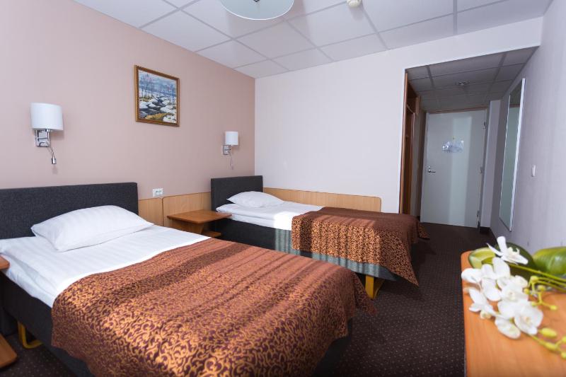 Twin Room image 2