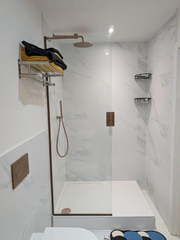 Leeds Arena Luxury Appt - image 14