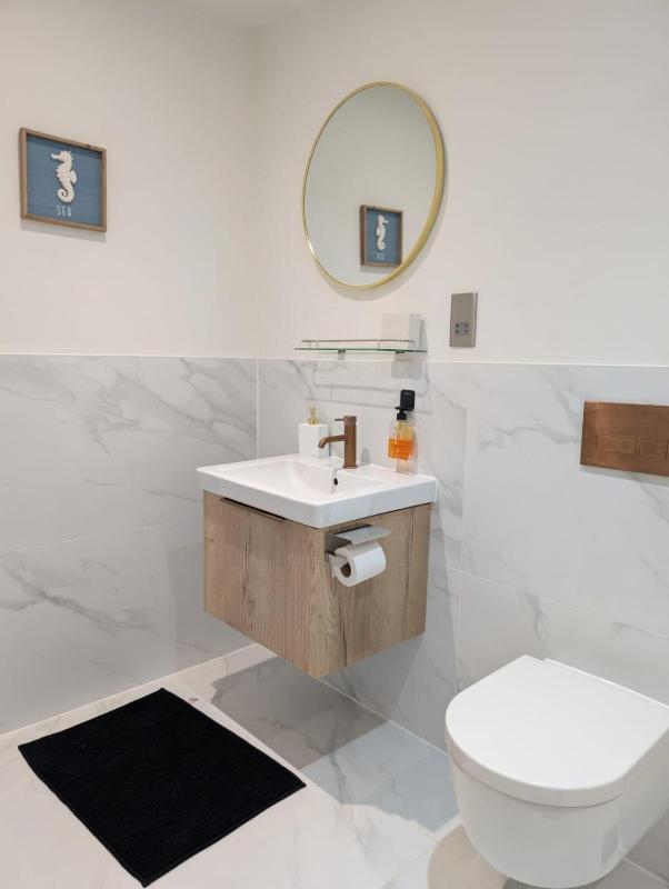 Leeds Arena Luxury Appt - image 13