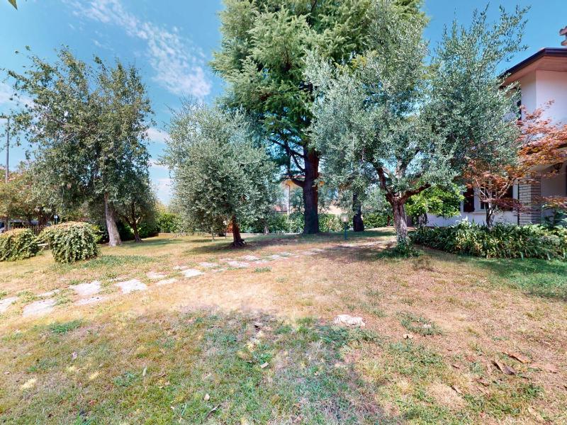 Valentine Lakeside Villa by Bookinggardalake - image 17