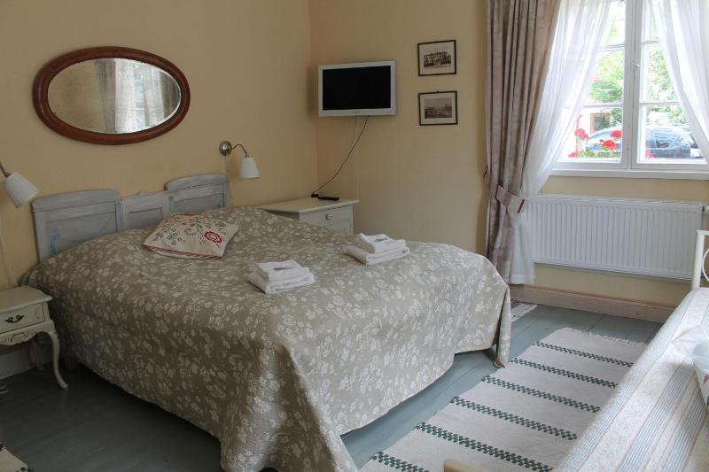 Large Double or Twin Room image 3