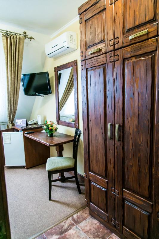 Standard Double Room image 2