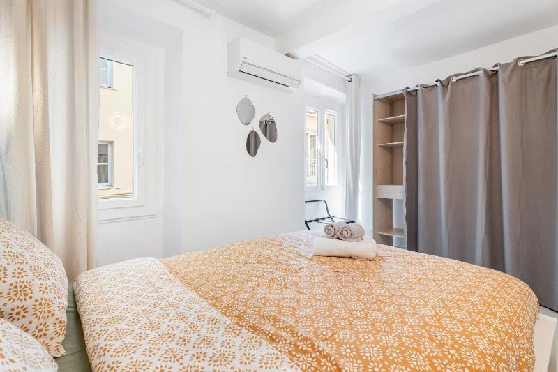 Nice Renting - 6C FRANCE - Chic Stay Pedestrian Zone Sea Massena - image 15