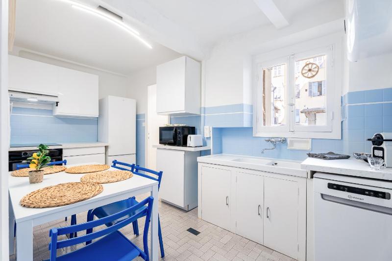 Nice Renting - 6C FRANCE - Chic Stay Pedestrian Zone Sea Massena - image 14
