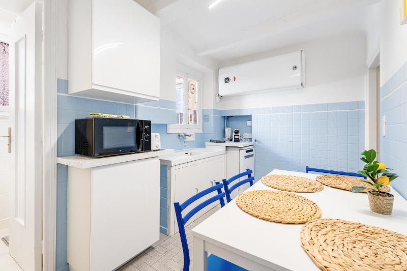 Nice Renting - 6C FRANCE - Chic Stay Pedestrian Zone Sea Massena - image 6
