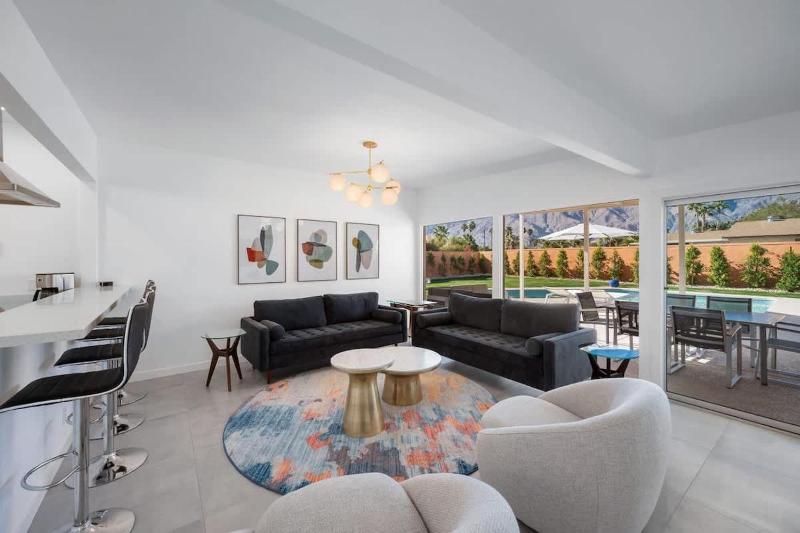 Mid - Century Retreat - image 15