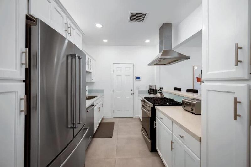 Mid - Century Retreat - image 7